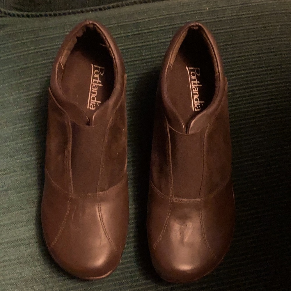 Portlandia woman’s shoes